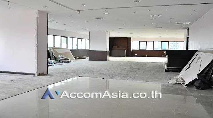  2  Office Space For Rent in Sukhumvit ,Bangkok BTS Ekkamai at Sorachai Building AA15040